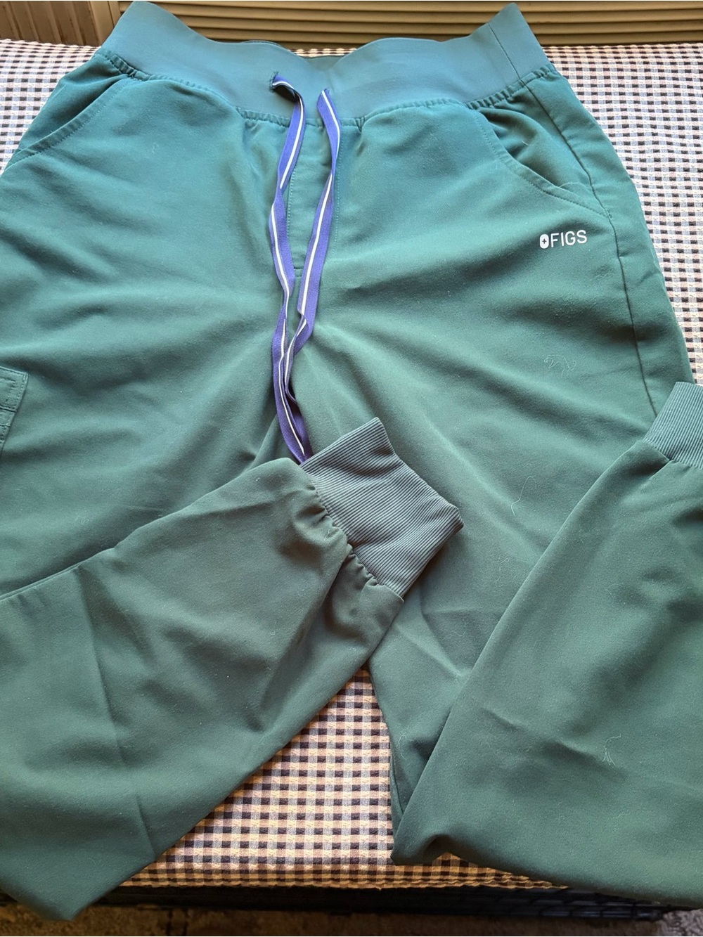 FIGS women’s Forest Green Jogger Scrub Pants